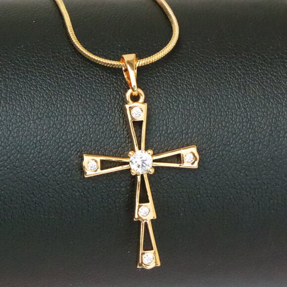 "Elegant Rose Gold Cross Pendant with Sparkling Center Stone, XPPT1833 - Picture 1 of 12